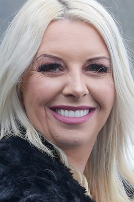 Mel Moore from MATURE.NL